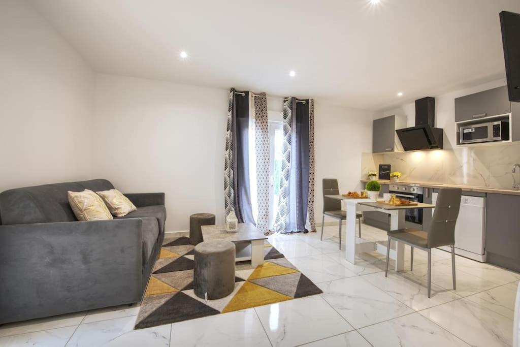 Appt P2 De 1 A 6 Pers A Rognac Apartment Luaran gambar