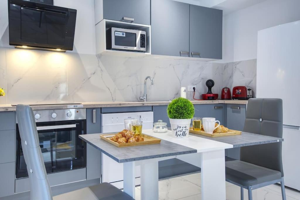 Appt P2 De 1 A 6 Pers A Rognac Apartment Luaran gambar