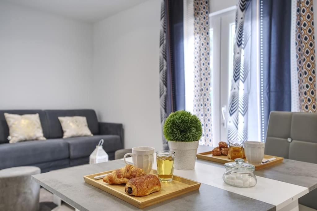 Appt P2 De 1 A 6 Pers A Rognac Apartment Luaran gambar
